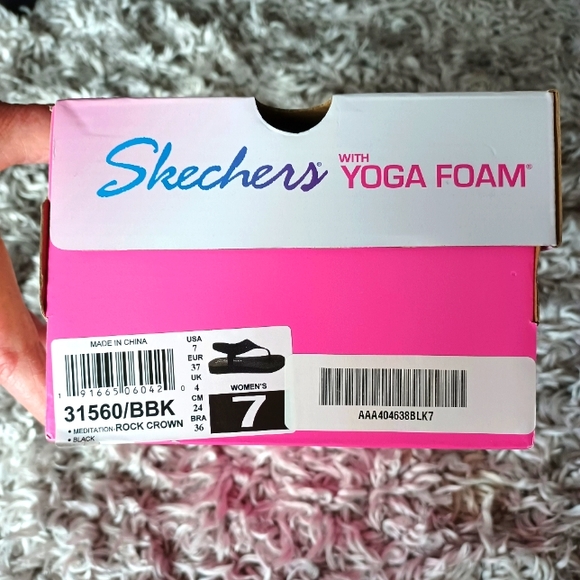Skechers Yoga Foam Sandals - Picture 14 of 15